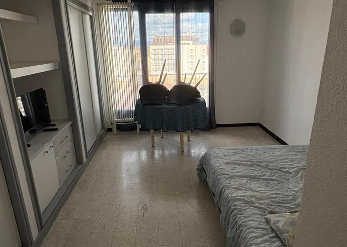 Nouvelle Gare Et Parking Gratuit פרפיניין